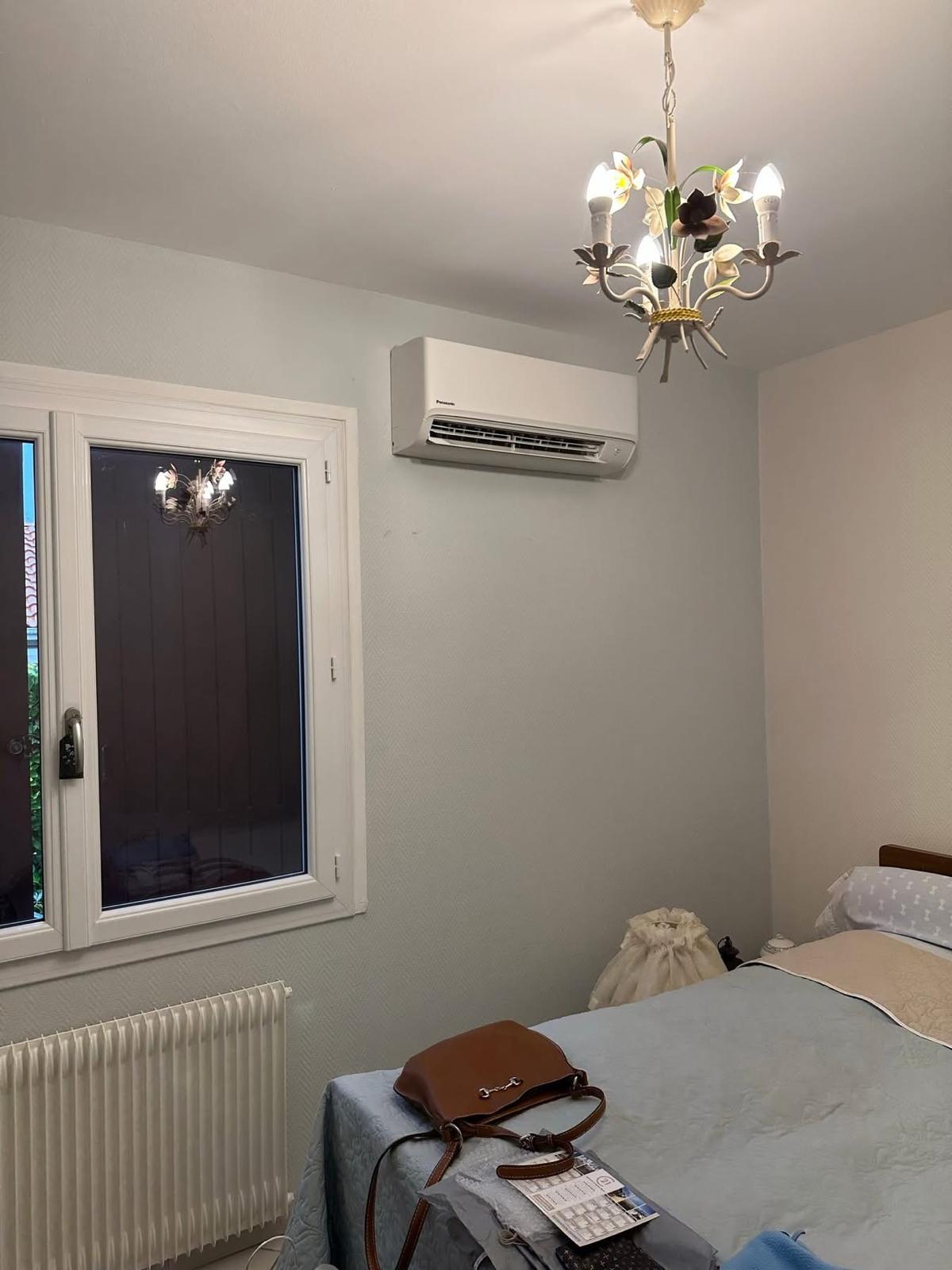Groupe extérieur Daikin sur façade